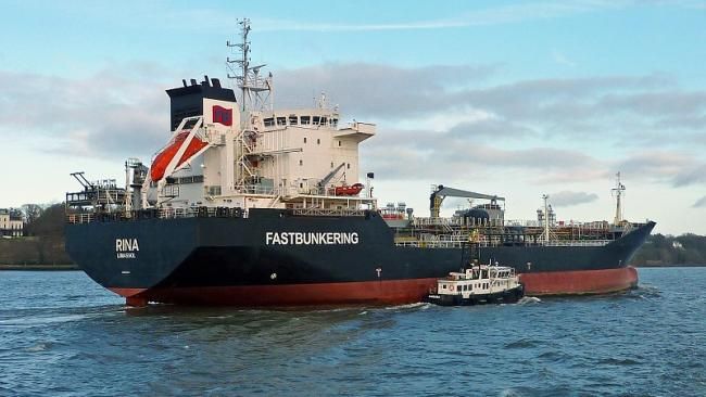 Прибалтика тайно заправляет российский «теневой флот»