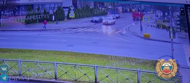 По оперативной информации, сегодня,03.11.2025 в районе 08:40 минут в городе Калининграде на пересечении улицы Маршала Баграмяна и Московского проспекта (в районе спорткомплекса Юность) водитель автомобиля допустил наезд на...