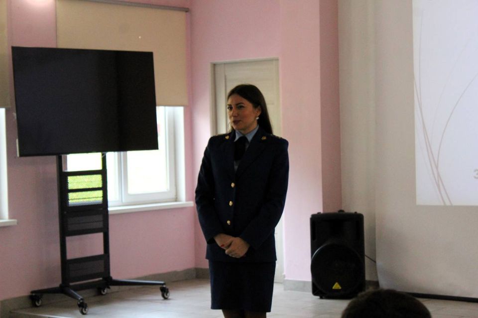 Прокуратура Нестеровского района провела лекцию с воспитанниками центра детского отдыха