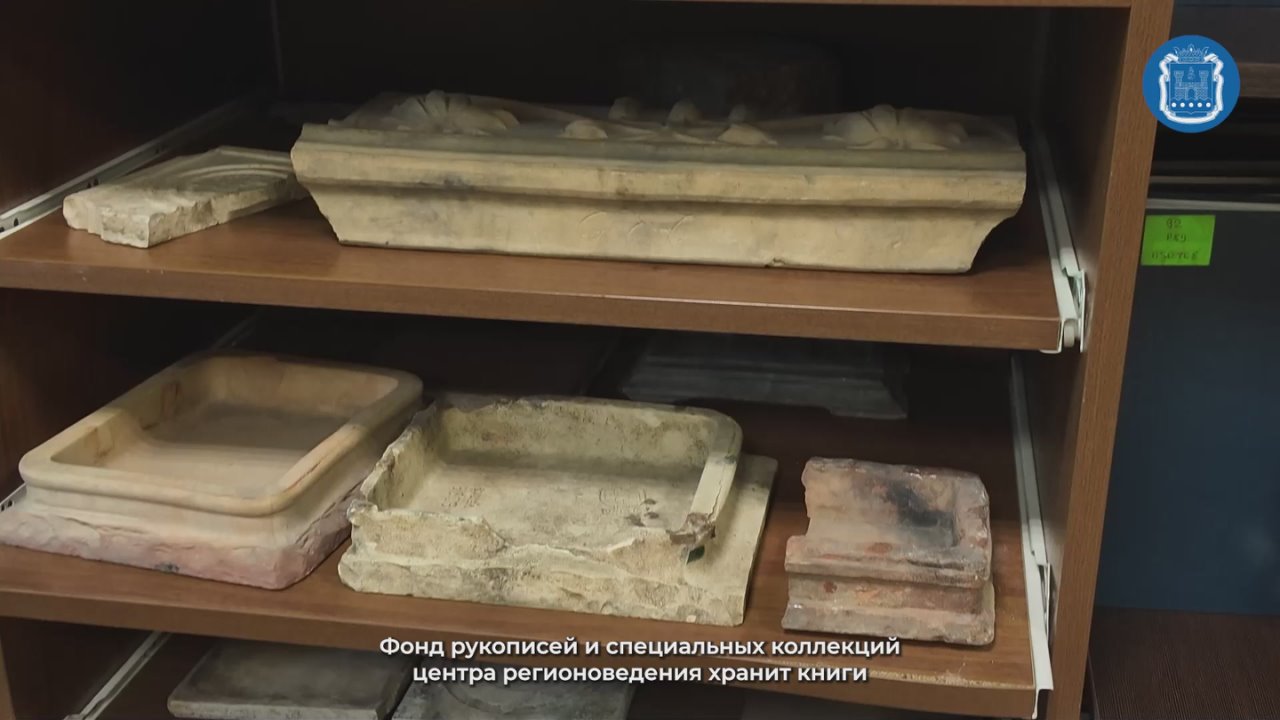 Вы видели книгу 1764 году издания? А книгу весом 30 килограммов?