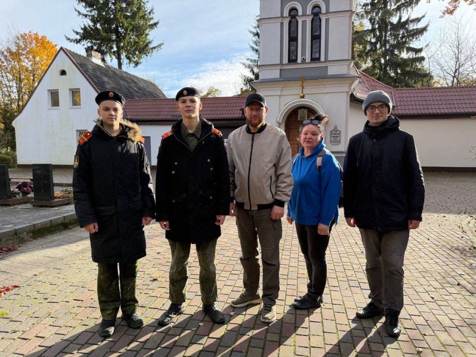Сотрудники СУ СК России по Калининградской областии кадеты привели в порядок воинские захоронения