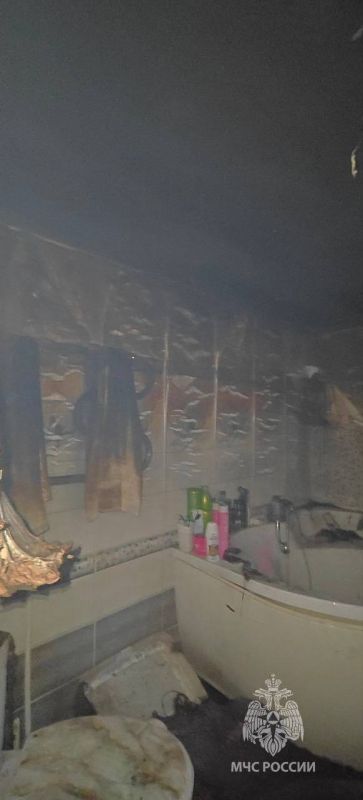 Огнеборцы МЧС России потушили пожар в Калининграде Огнеборцы МЧС России потушили пожар в Калининграде