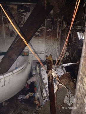 Огнеборцы МЧС России потушили пожар в Калининграде