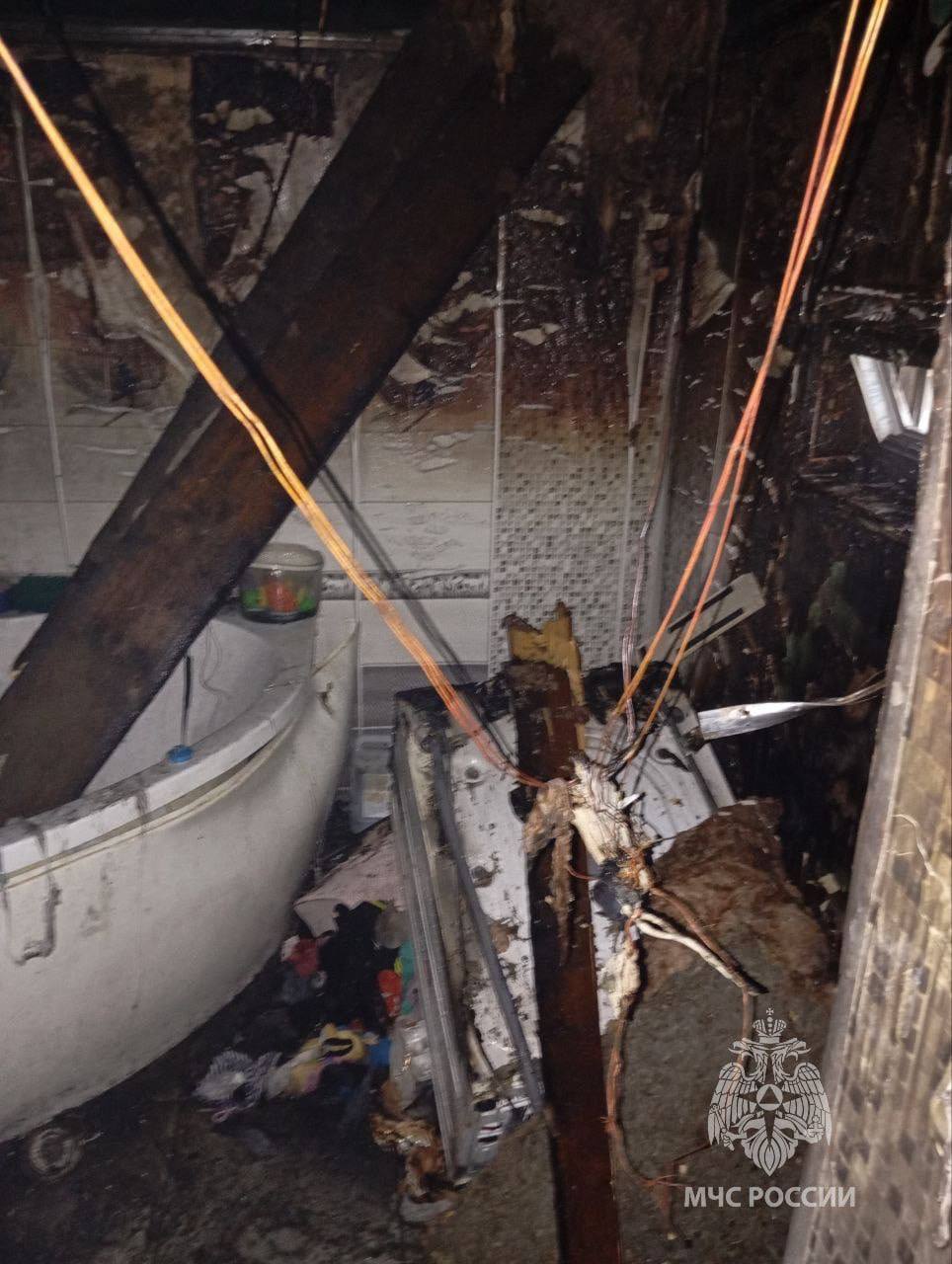 Огнеборцы МЧС России потушили пожар в Калининграде