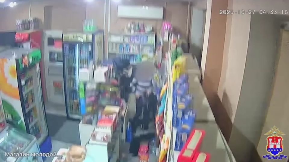 — Зарежу!. — Пошёл вон!. — Где касса, касса где? — Нету кассы!