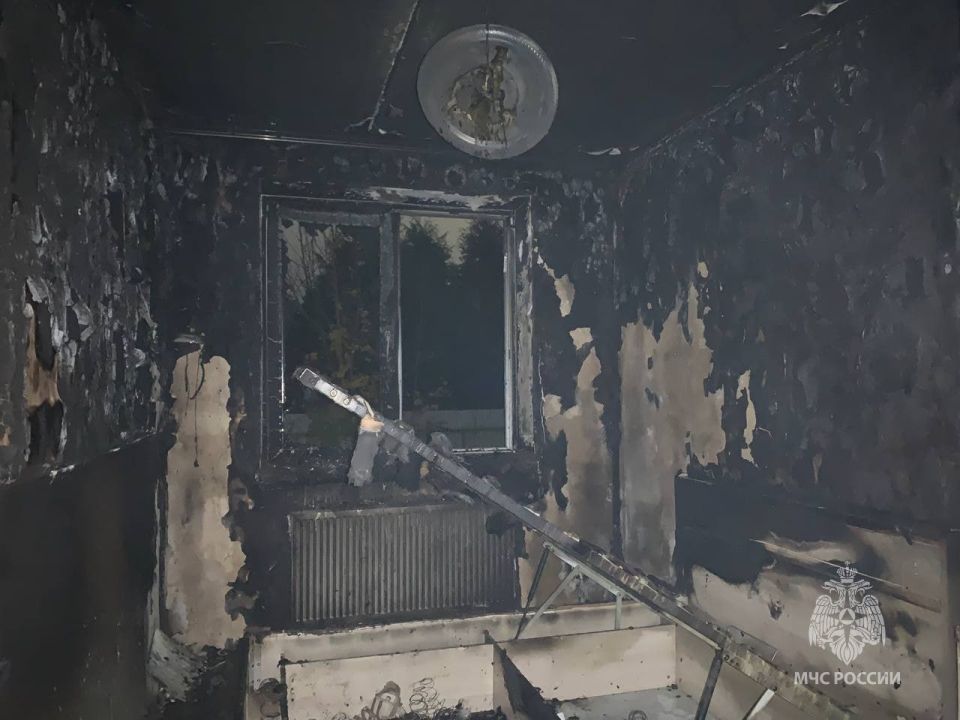 Огнеборцы МЧС России ликвидировали пожар в Калининграде