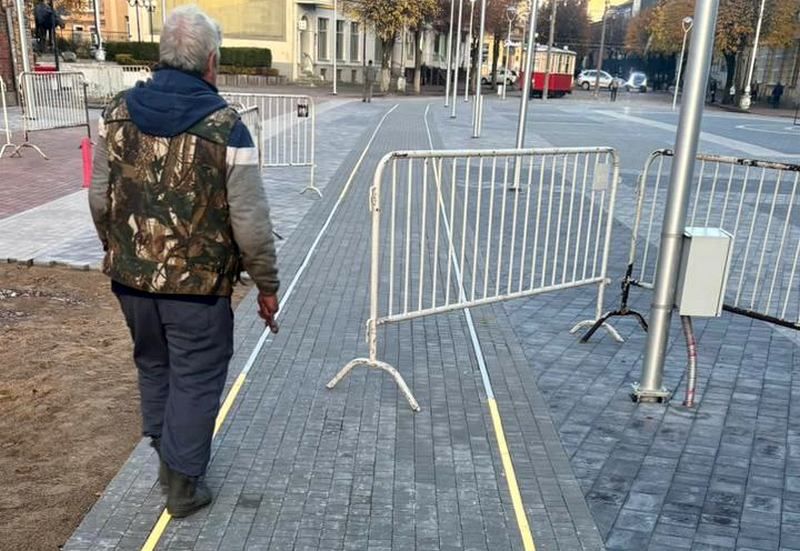 Прямо по центру Советска уложили светящиеся рельсы