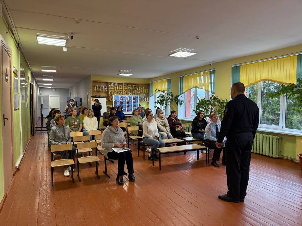 Сотрудники Госавтоинспекции совместно с ПДН МО МВД России "Гвардейский" приняли участие в родительском собрании, состоявшемся в «МБОУ ОШ пос. Комсомольск» Сотрудники Госавтоинспекции совместно с ПДН МО МВД России "Гвардейский" приняли участие в родительском собрании, состоявшемся в «МБОУ ОШ пос. Комсомольск»