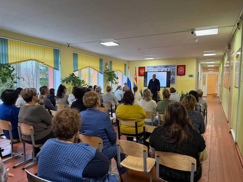 Сотрудники Госавтоинспекции совместно с ПДН МО МВД России "Гвардейский" приняли участие в родительском собрании, состоявшемся в «МБОУ ОШ пос. Комсомольск» Сотрудники Госавтоинспекции совместно с ПДН МО МВД России "Гвардейский" приняли участие в родительском собрании, состоявшемся в «МБОУ ОШ пос. Комсомольск»