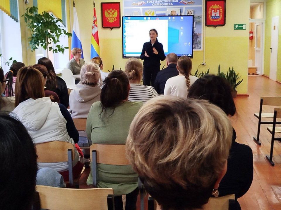 Сотрудники Госавтоинспекции совместно с ПДН МО МВД России "Гвардейский" приняли участие в родительском собрании, состоявшемся в «МБОУ ОШ пос. Комсомольск» Сотрудники Госавтоинспекции совместно с ПДН МО МВД России "Гвардейский" приняли участие в родительском собрании, состоявшемся в «МБОУ ОШ пос. Комсомольск»