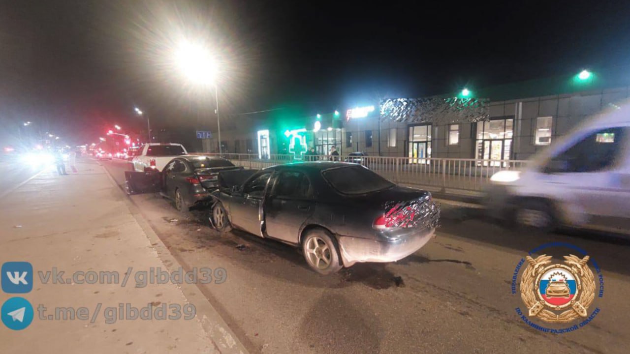 В Гурьевском районе столкнулись сразу три иномарки