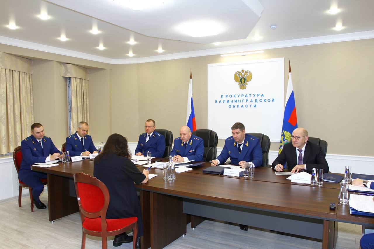Заместитель Генерального прокурора России Алексей Захаров представил вновь назначенного прокурора Калининградской области Максима Попова и провел прием граждан Заместитель Генерального прокурора России Алексей Захаров представил вновь назначенного прокурора Калининградской области Максима Попова и провел прием граждан