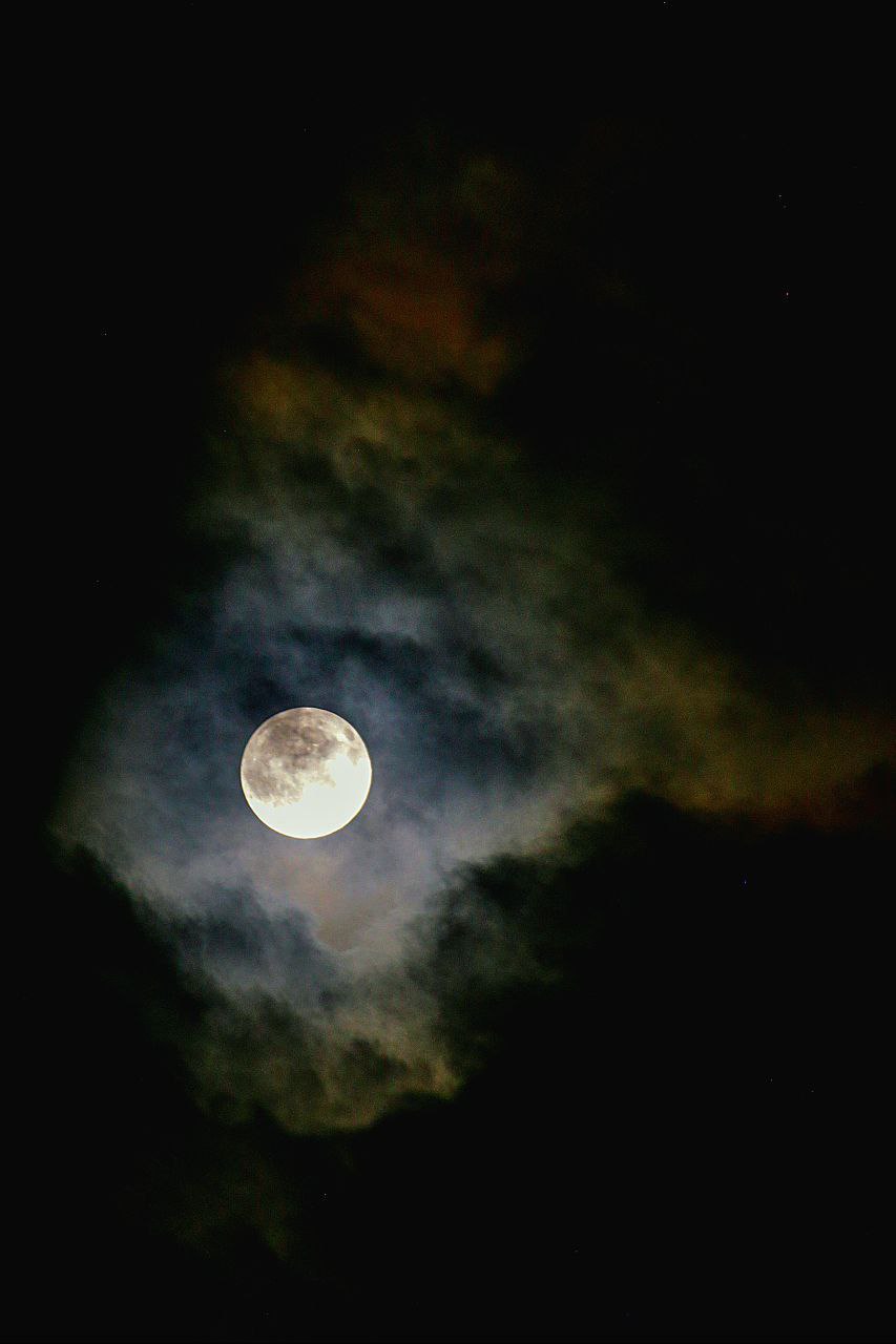 Скорее смотрите на Луну Скорее смотрите на Луну