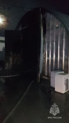 В Калининграде сгорел цех по производству пластиковых труб, погиб человек