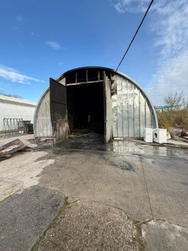 фото с места происшествия. В Калининграде следователи регионального управления Следственного комитета выясняют обстоятельства гибели мужчины при пожаре