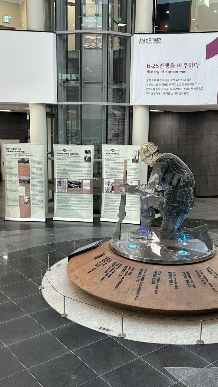 Латвийское посольство расскажет о латвийцах, "воевавших за свободу Кореи" Латвийское посольство расскажет о латвийцах, "воевавших за свободу Кореи"