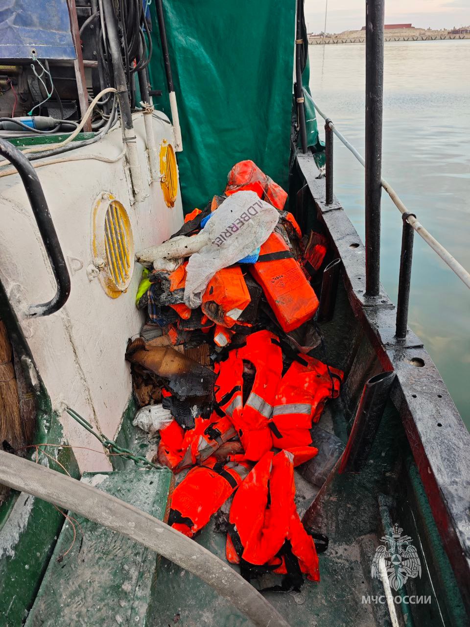 Огнеборцы МЧС России потушили пожар на судне в Пионерском Огнеборцы МЧС России потушили пожар на судне в Пионерском