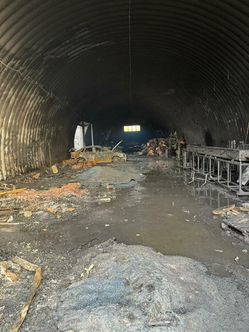 Следователи выясняют обстоятельства гибели мужчины при пожаре в ангаре на Двинской Следователи выясняют обстоятельства гибели мужчины при пожаре в ангаре на Двинской