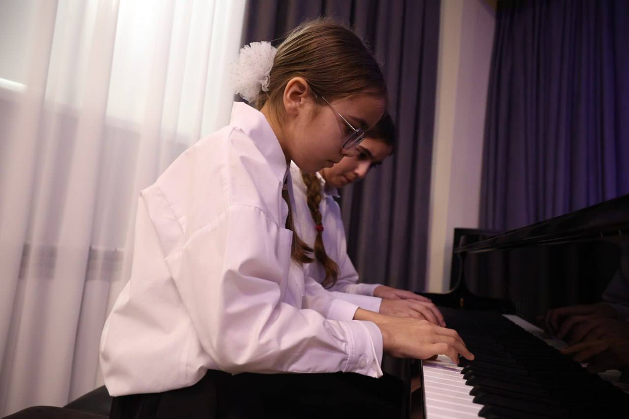 Елена Дятлова: Вручила свидетельства стипендиатов городского округа «Город Калининград» нашим звездочкам - учащимся учреждений дополнительного образования в сфере культуры! Елена Дятлова: Вручила свидетельства стипендиатов городского округа «Город Калининград» нашим звездочкам - учащимся учреждений дополнительного образования в сфере культуры!