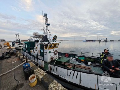 В Пионерском загорелось прогулочное судно