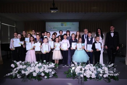 Елена Дятлова: Вручила свидетельства стипендиатов городского округа «Город Калининград» нашим звездочкам - учащимся учреждений дополнительного образования в сфере культуры!
