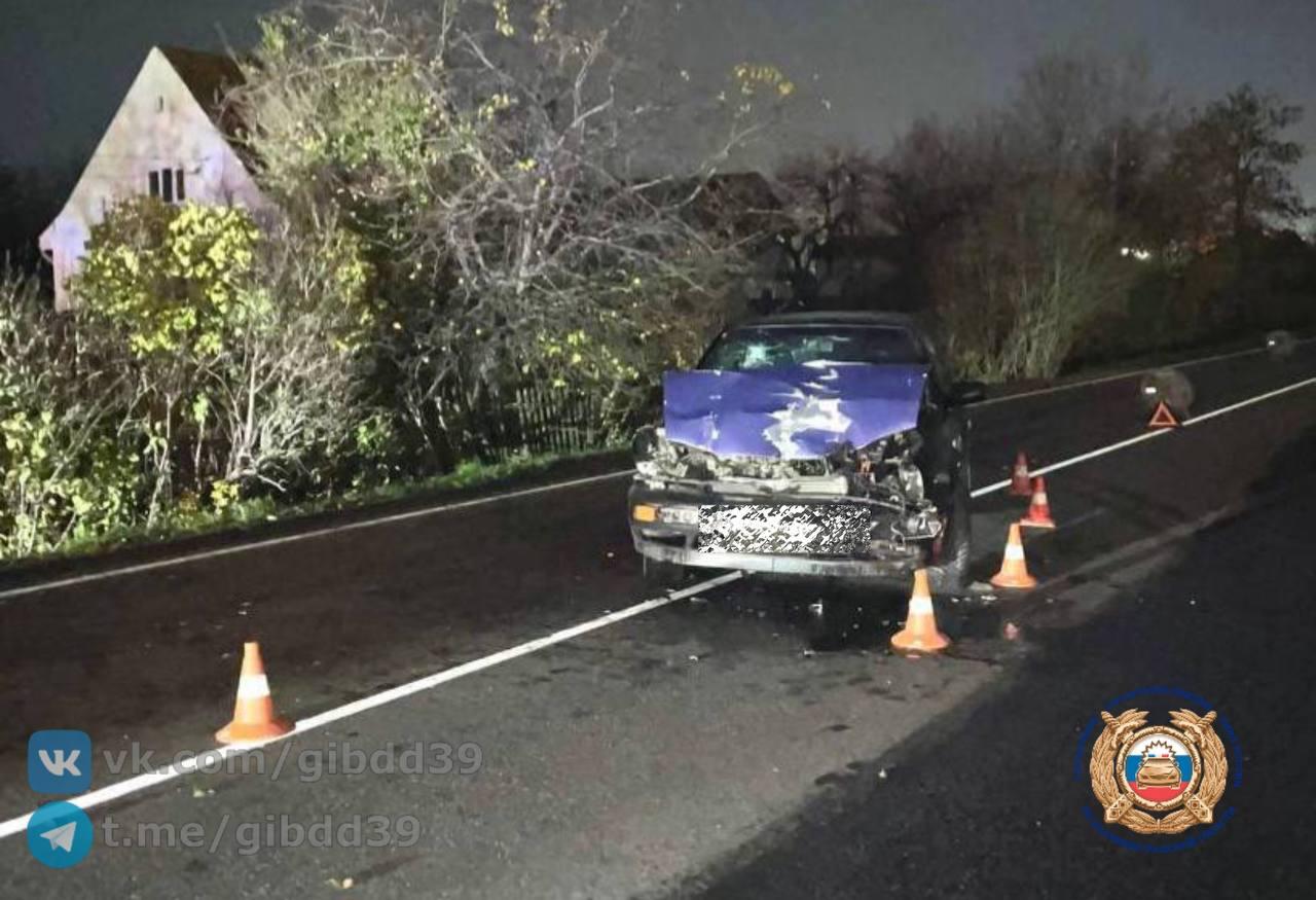 В Черняховске легковушка влетела в «КамАЗ», пострадали два человека