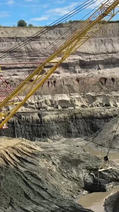 Ого! 700 тонн янтаря добыл комбинат в Калининградской области