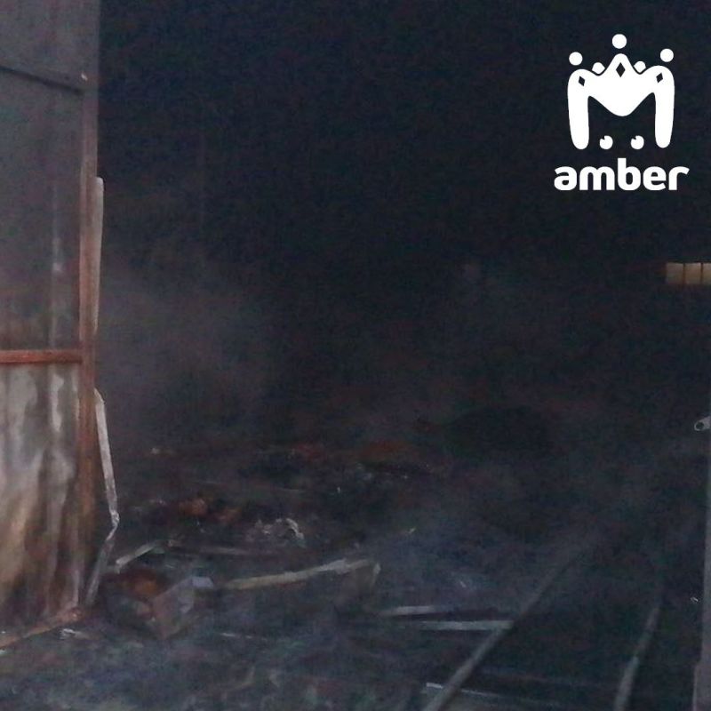 Мужчина погиб во время пожара в ангаре на Двинской
