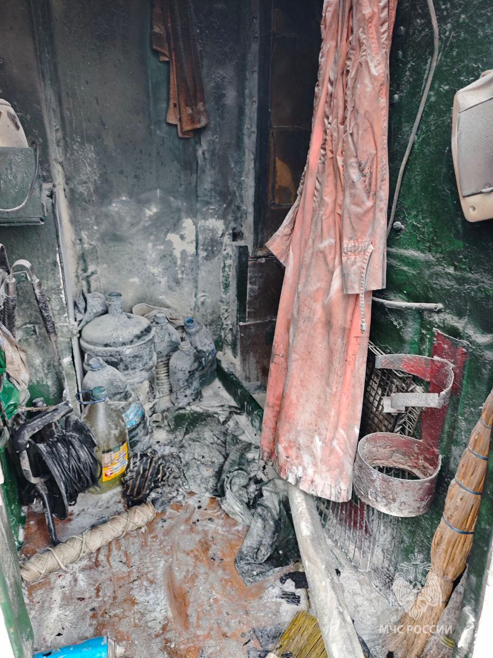 Огнеборцы МЧС России потушили пожар на судне в Пионерском Огнеборцы МЧС России потушили пожар на судне в Пионерском