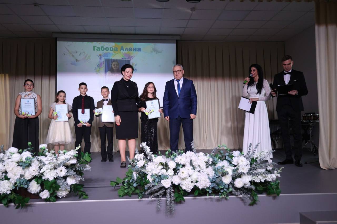 Елена Дятлова: Вручила свидетельства стипендиатов городского округа «Город Калининград» нашим звездочкам - учащимся учреждений дополнительного образования в сфере культуры! Елена Дятлова: Вручила свидетельства стипендиатов городского округа «Город Калининград» нашим звездочкам - учащимся учреждений дополнительного образования в сфере культуры!