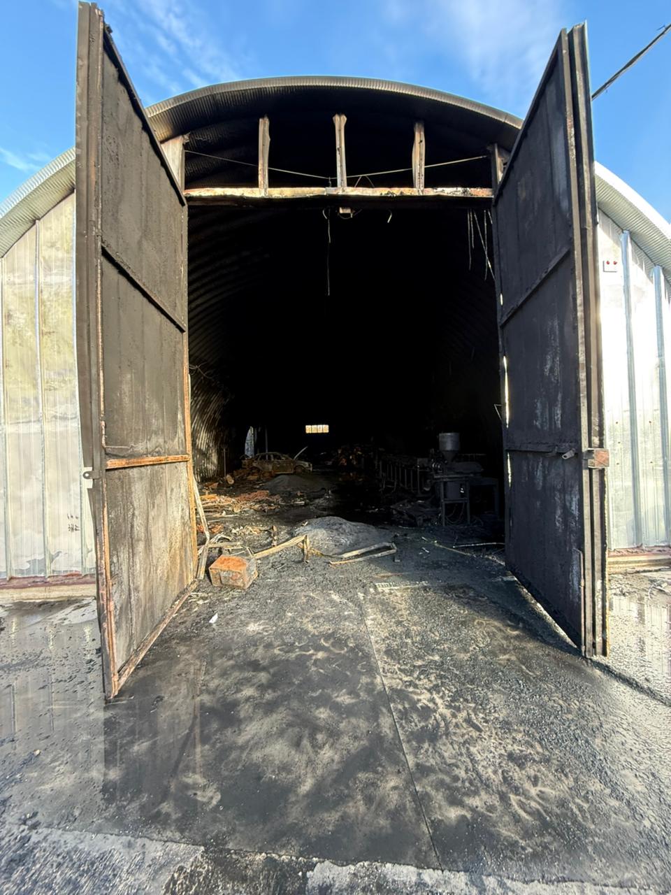 фото с места происшествия. В Калининграде следователи регионального управления Следственного комитета выясняют обстоятельства гибели мужчины при пожаре фото с места происшествия. В Калининграде следователи регионального управления Следственного комитета выясняют обстоятельства гибели мужчины при пожаре