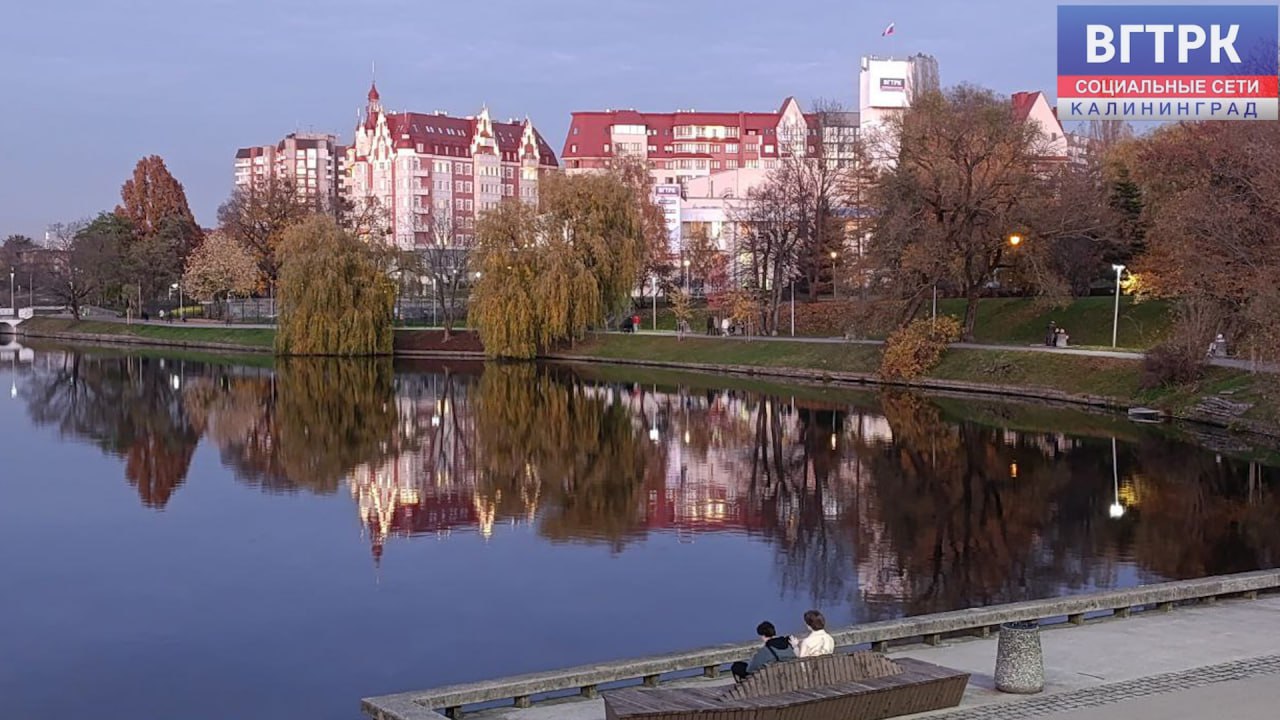 Тёплый ноябрьский вечер. Нижний пруд