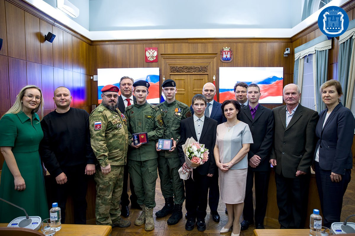 В Калининграде наградили школьников за проявленное мужество в экстремальных ситуациях