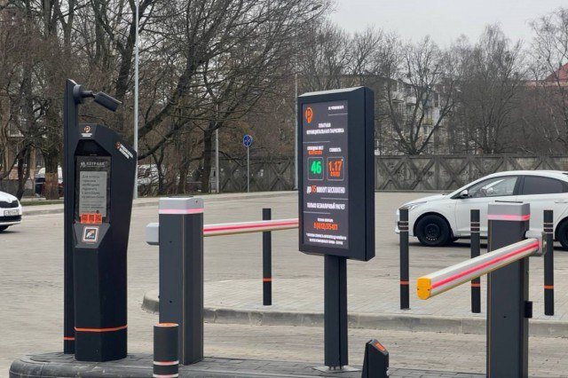 Власти Калининграда назвали места новых платных парковок