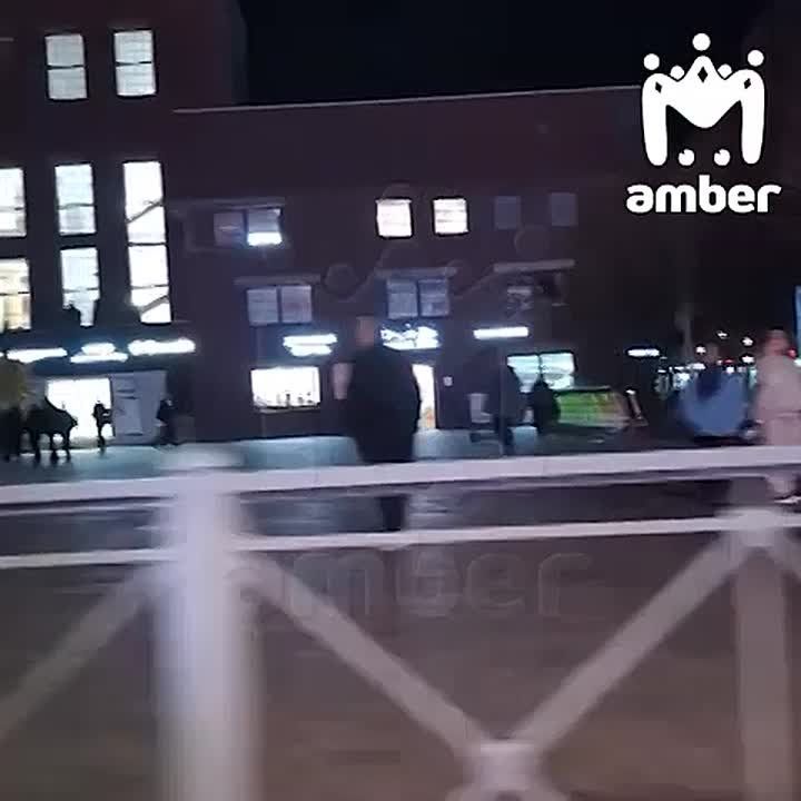 Очередной зацепер хвастается, как клёво гоняет на седьмом троллейбусе, юху! Бесплатно и всё такое — какой же он, он, блин крутой, ага