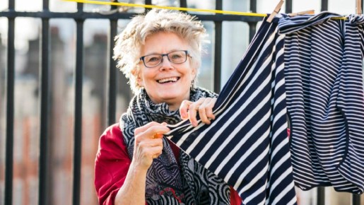 Избавитесь навсегда от ворсинок на темных вещах: бросьте в машинку этот предмет