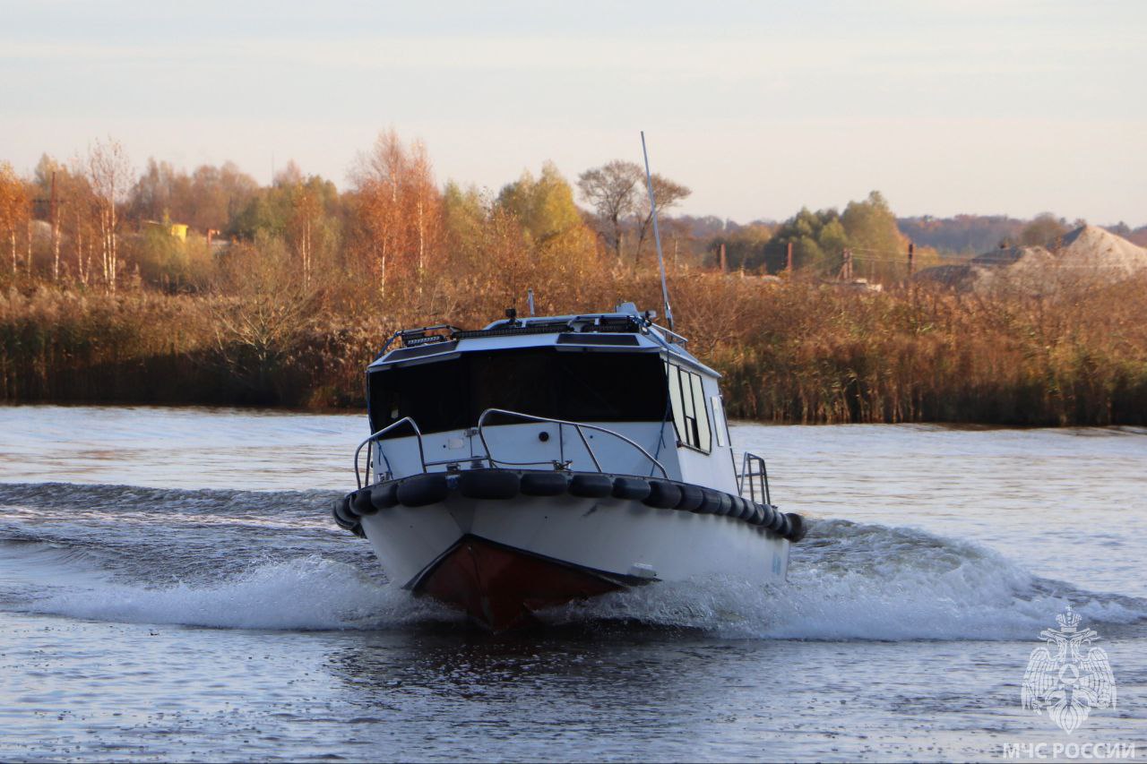 На акватории реки Преголя прошли тренировки сотрудников поисково-спасательного отряда МЧС России по Калининградской области