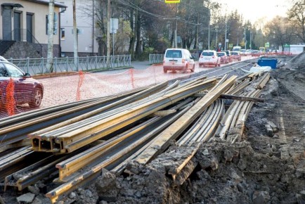 Беспрозванных и Дятлова посмотрели, как меняют трамвайные рельсы на проспекте Мира