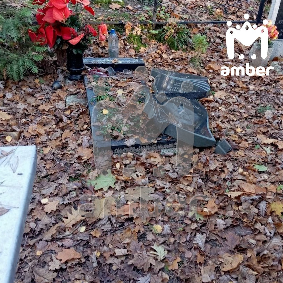 Семь могил разгромили в Ладушкине Семь могил разгромили в Ладушкине