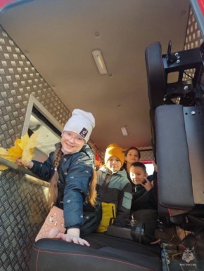 В гостях у огнеборцев. На этой неделе 40 школьников города Черняховск погрузилось в захватывающий мир пожарного дела