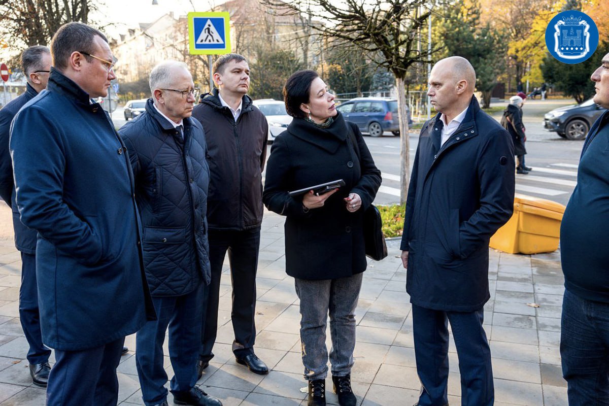 Алексей Беспрозванных проверил, как идут работы по ремонту тротуаров и обновлению трамвайной инфраструктуры в Калининграде