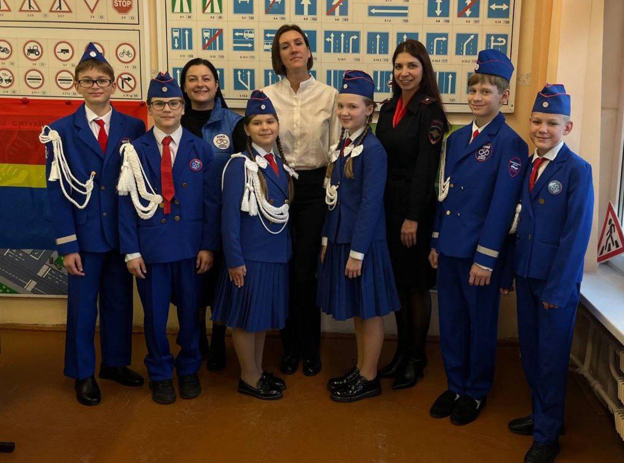 ДРУЖНАЯ СТРАНА ЮИД. 7 ноября состоялась дружеская онлайн-встреча юных инспекторов движения Калининградской и Липецкой областей, приуроченная ко Дню народного единства ДРУЖНАЯ СТРАНА ЮИД. 7 ноября состоялась дружеская онлайн-встреча юных инспекторов движения Калининградской и Липецкой областей, приуроченная ко Дню народного единства