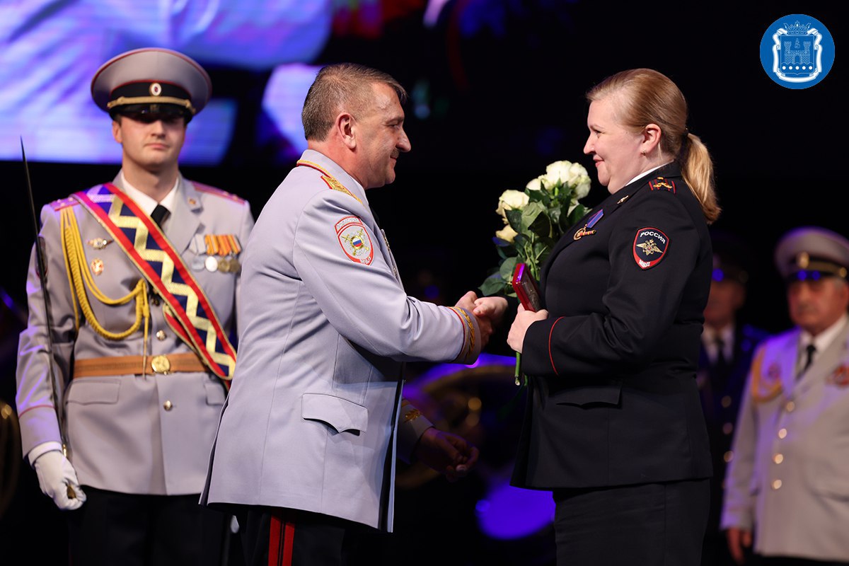 В Калининграде наградили сотрудников органов внутренних дел В Калининграде наградили сотрудников органов внутренних дел