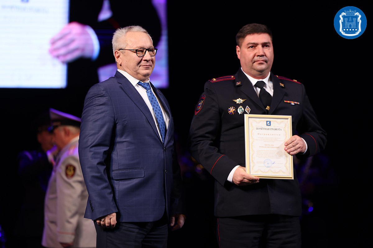 В Калининграде наградили сотрудников органов внутренних дел В Калининграде наградили сотрудников органов внутренних дел