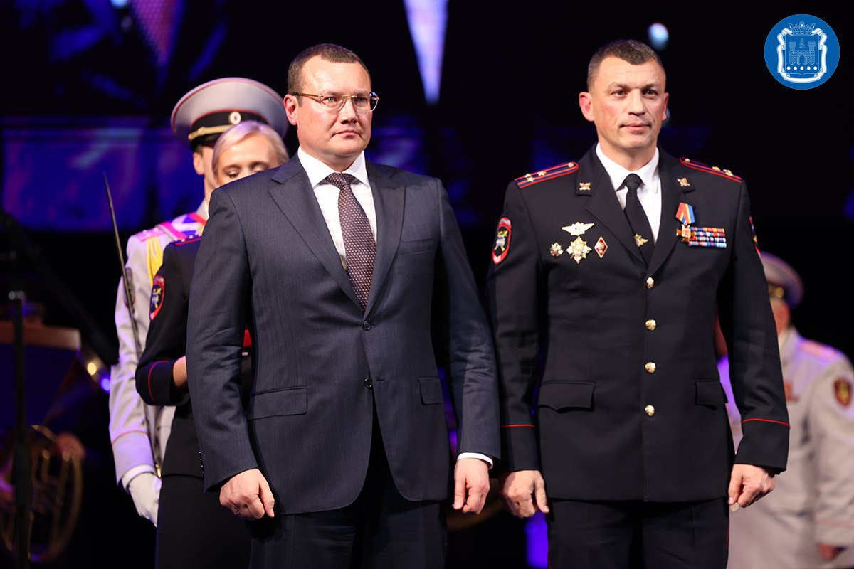 В Калининграде наградили сотрудников органов внутренних дел В Калининграде наградили сотрудников органов внутренних дел
