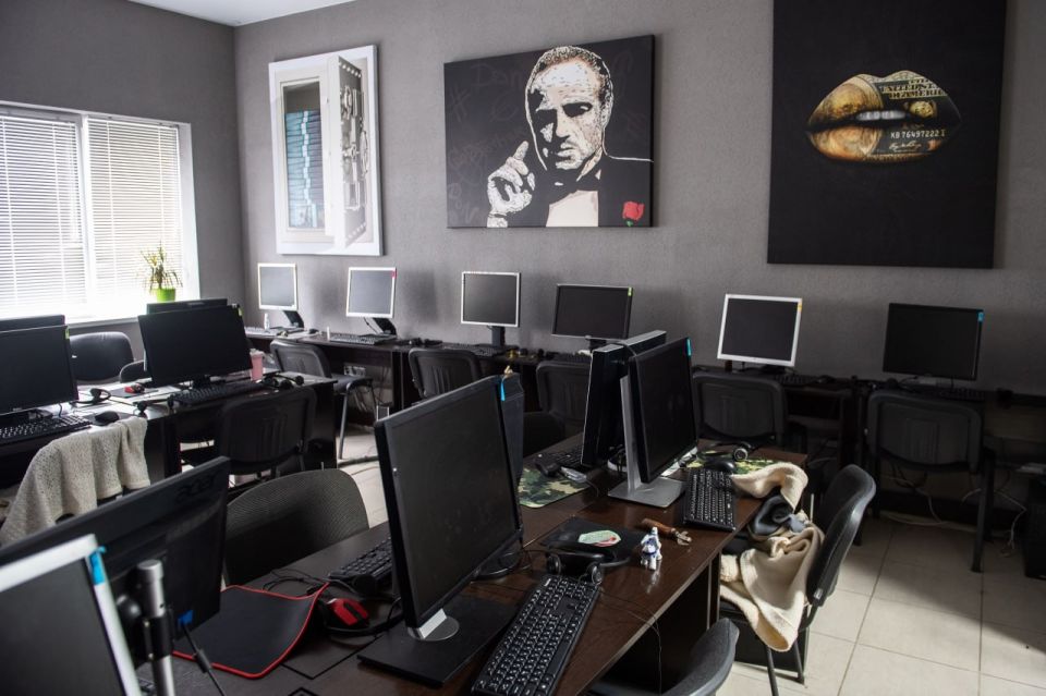 Какие фразы в разговоре указывают на мошенников, рассказали в МВД