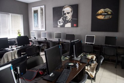 Какие фразы в разговоре указывают на мошенников, рассказали в МВД