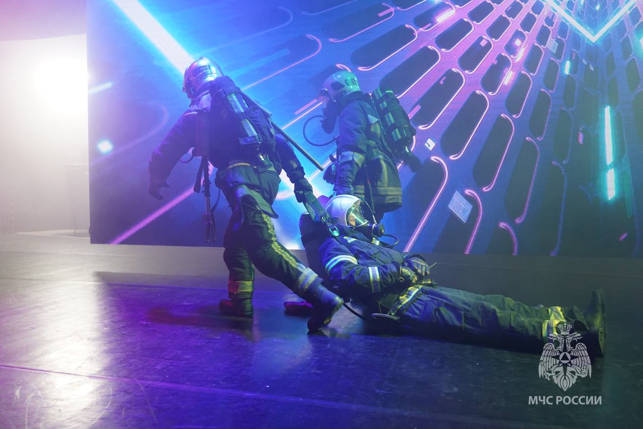 Сотрудники МЧС России провели пожарно-тактические учения в театре эстрады «Янтарь Холл» Сотрудники МЧС России провели пожарно-тактические учения в театре эстрады «Янтарь Холл»