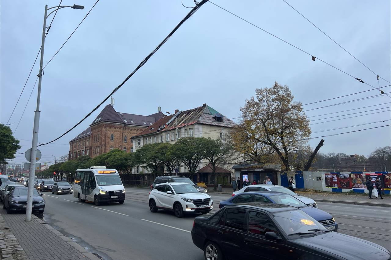 В центре Калининграда приступили к капремонту крыши столетнего дома В центре Калининграда приступили к капремонту крыши столетнего дома
