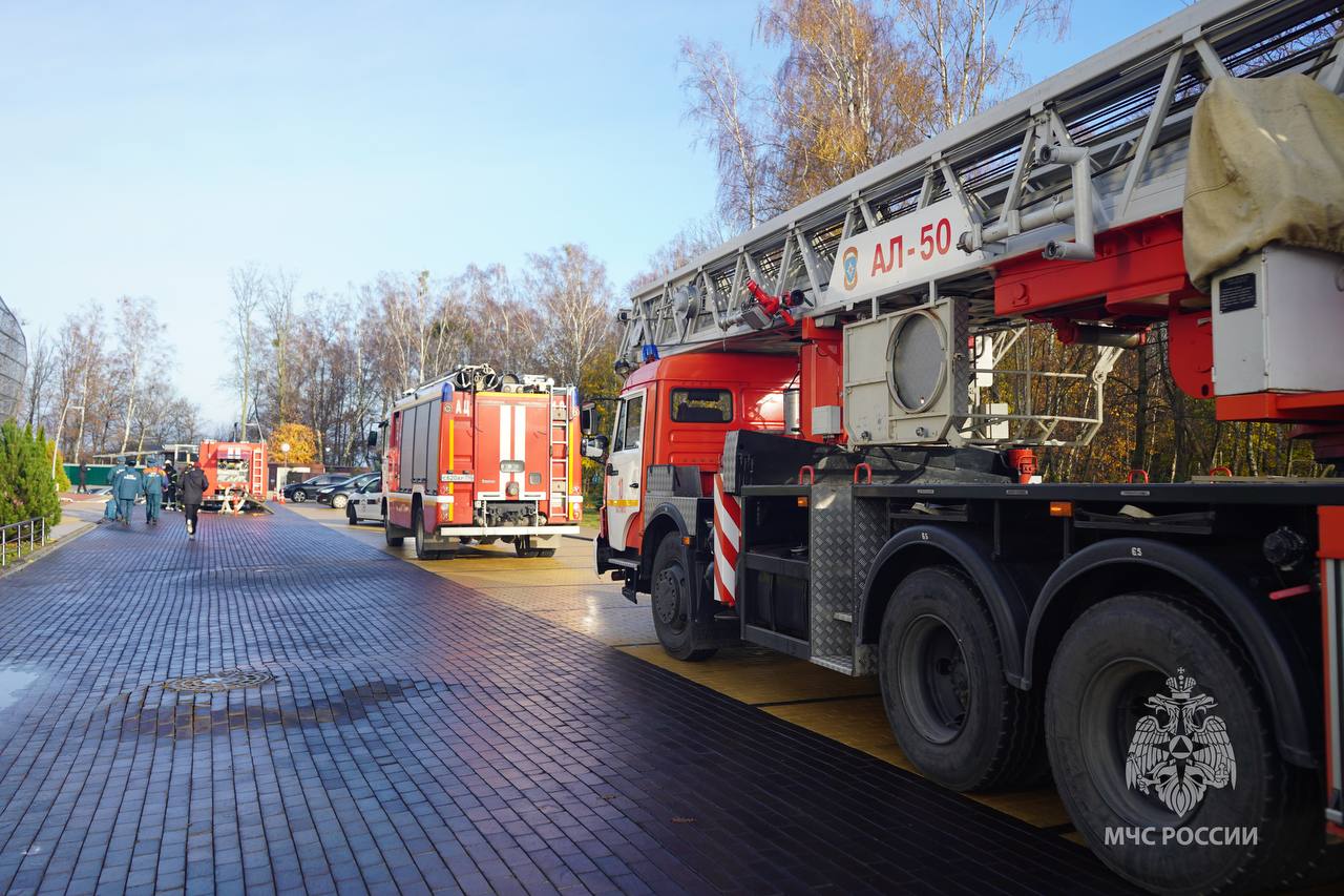 Сотрудники МЧС России провели пожарно-тактические учения в театре эстрады «Янтарь Холл» Сотрудники МЧС России провели пожарно-тактические учения в театре эстрады «Янтарь Холл»